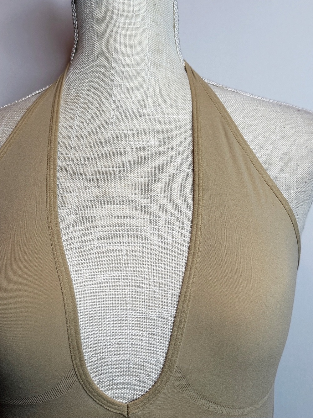 Skims Seamless Sculpt Deep Plunge Thong Bodysuit - Picture 4 of 6